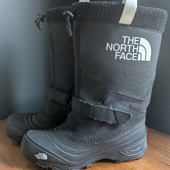 The North Face Youth Alpenglow boots size 7 - fits small - Picture 1 of 5